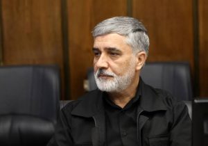 دوستعلی: مذاکره از موضع ضعف، دشمن را برای حمله نظامی جسورتر می‌کند