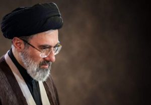 آیت‌الله مجتبی خامنه‌ای پس از بمباران بیمارستان از زیر آوار خارج شد