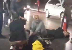 برخورد خودرو با جمعیت حاضر در تجمع شبانه در مشهد بیش از ۲۰ کشته و زخمی بر جای گذاشت