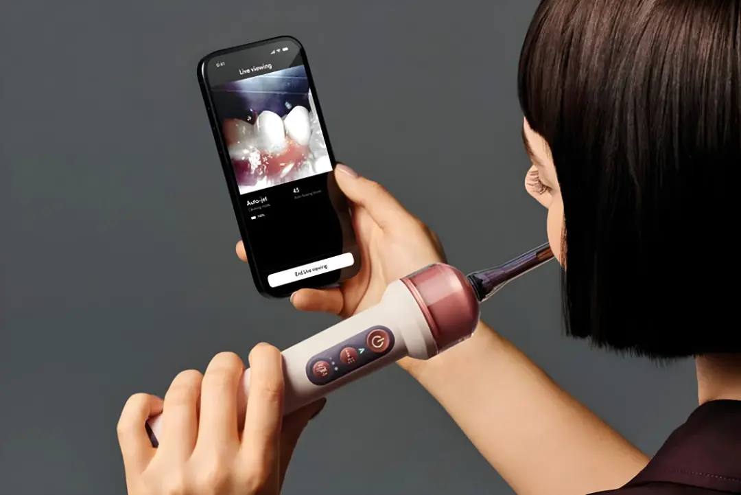 مسواک ۵۰۰ دلاری Dyson داخل دهان را می‌بیند و خودش دهان‌شویه می‌پاشد