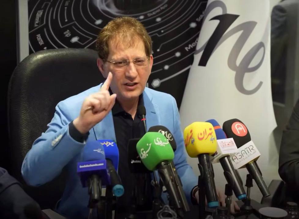 بابک زنجانی: پرسیدند چرا زن بی حجاب راه دادی، گفتم من آمر اقتصادیم، نه آمر حجاب