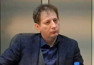 بابک زنجانی: دلار ۳۰۰ هزار تومانی نزدیک است