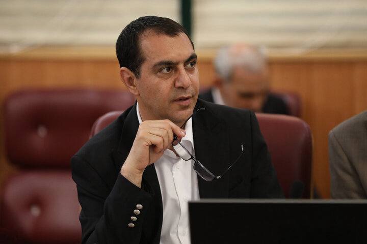 زارع: تراستی‌ها با پول مردم ثروتمند شدند؛ یک میلیارد دلار سال ۹۷ امروز ۴۰ برابر شده است