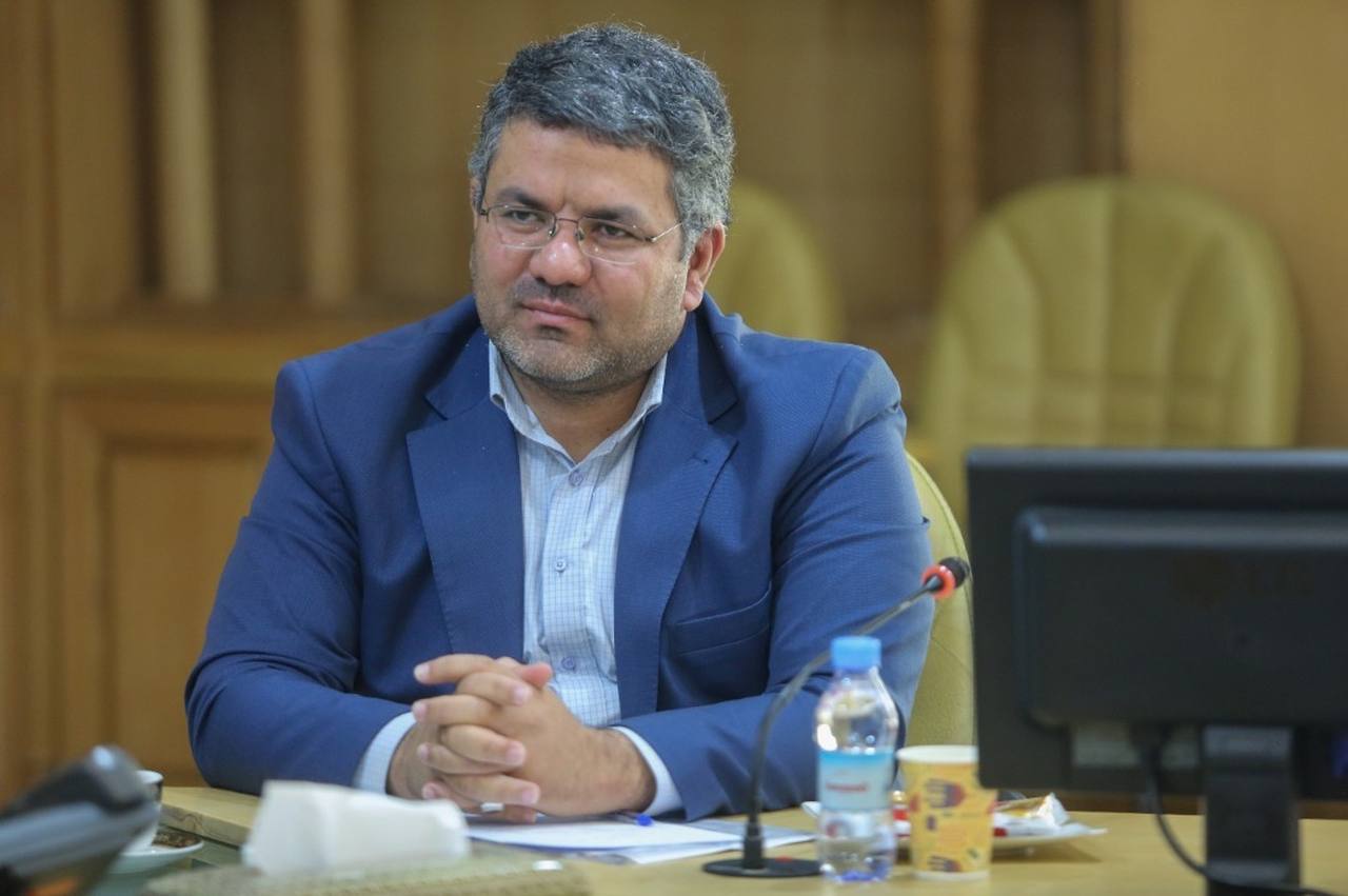 هادی عباسی خطاب به پزشکیان: چرا همش دوست دارید با آمریکایی‌ها مذاکره کنید؟ کمی هم با داخلی‌ها مذاکره کنید؛ اغتشاشات دی‌ماه نتیجه تعویض تیم فروش نفت بود!