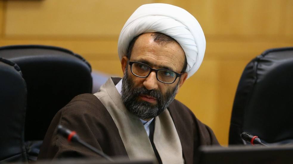 سلیمی: دولت فکر نکند مجلس همیشه باید در دهانش آب‌نبات بگذارد؛ به موقع گوش دولت را خواهیم کشید