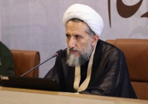 امام جمعه قزوین: با زنان موتورسوار و کافه‌هایی که قارچ‌وار دختر و پسر کنار هم مینشینند برخورد کنید عاجلا!
