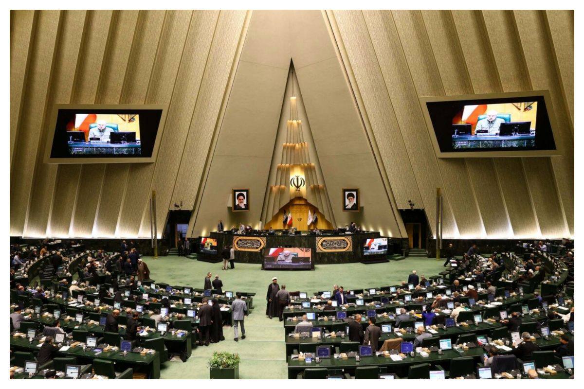 عصرایران: با تصویب طرح نفوذ، ممکن است نیمی از جامعه «مجرم» تلقی شوند