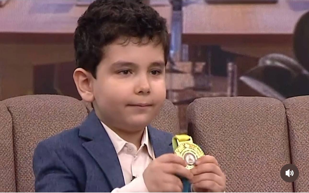 نخبه ی تبریزی که با ۷ سال سن کلاس چهارم میخواند و مدال جهانی دارد