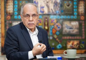 کوروش احمدی: به سود ایران است که با مذاکره به جنگ پایان دهد