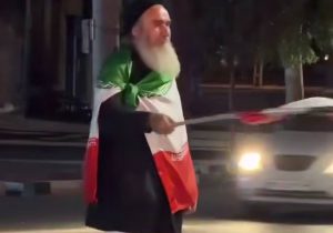 حضور فردی شبیه آیت‌الله خمینی در تجمع شبانه قم خبرساز شد