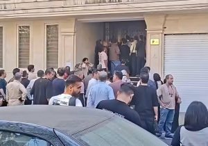 کاربران معترض مقابل دفتر مرکزی «میلی» تجمع کردند