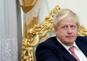 جانسون: عمران خان در سلولی کوچک در پاکستان «در حال مرگ تدریجی» است!
