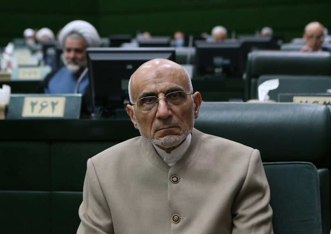 حیف است افراد ۸۰ و ۹۰ ساله را از خدمت کنار بگذاریم؛ مسلمان واقعی باید تا آنجا که می‌تواند خدمت کند