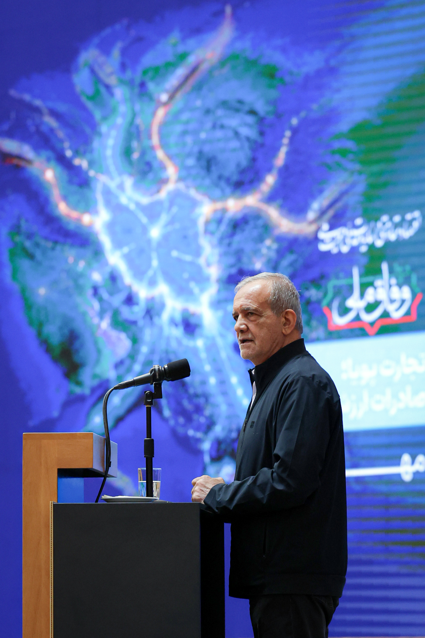 آمریکا نفت و گاز ایران را می‌خواهد، به همسایگان فشار می‌آورد با ما تجارت نکنند ولی آن‌ها نمی‌توانند مثل ما جلوی آمریکا بایستند