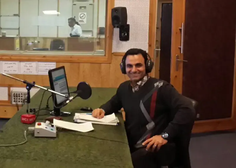 گزارشگر صداوسیما: شروع‌کننده توهین‌ها تماشاگران تراکتور بودند نه ملوان؛ واقعیت این است که من چیز غیرطبیعی ندیدم!