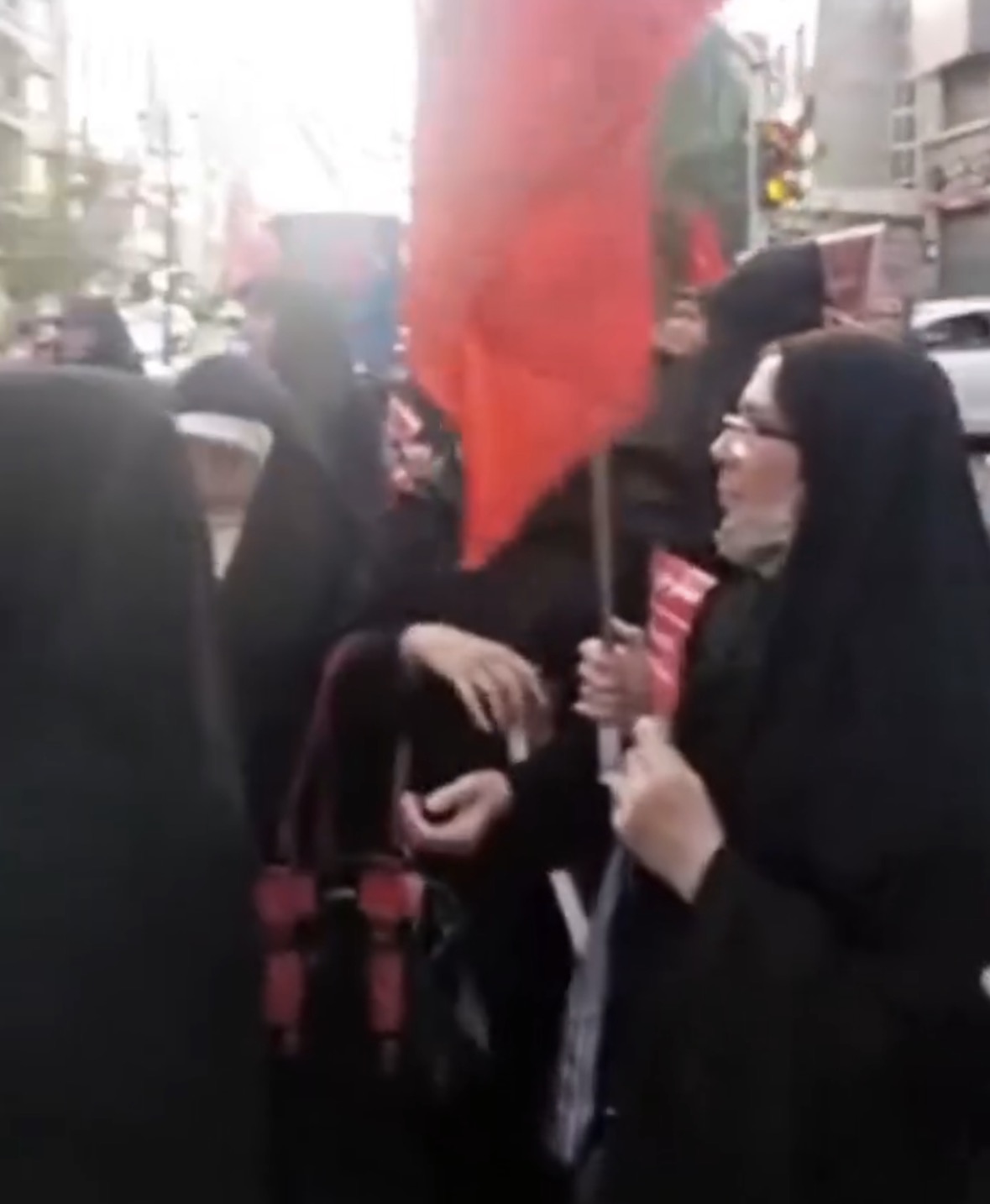تجمع در خیابان پاستور با شعار «پزشکیان را می‌دهیم، اورانیوم نمی‌دهیم!»