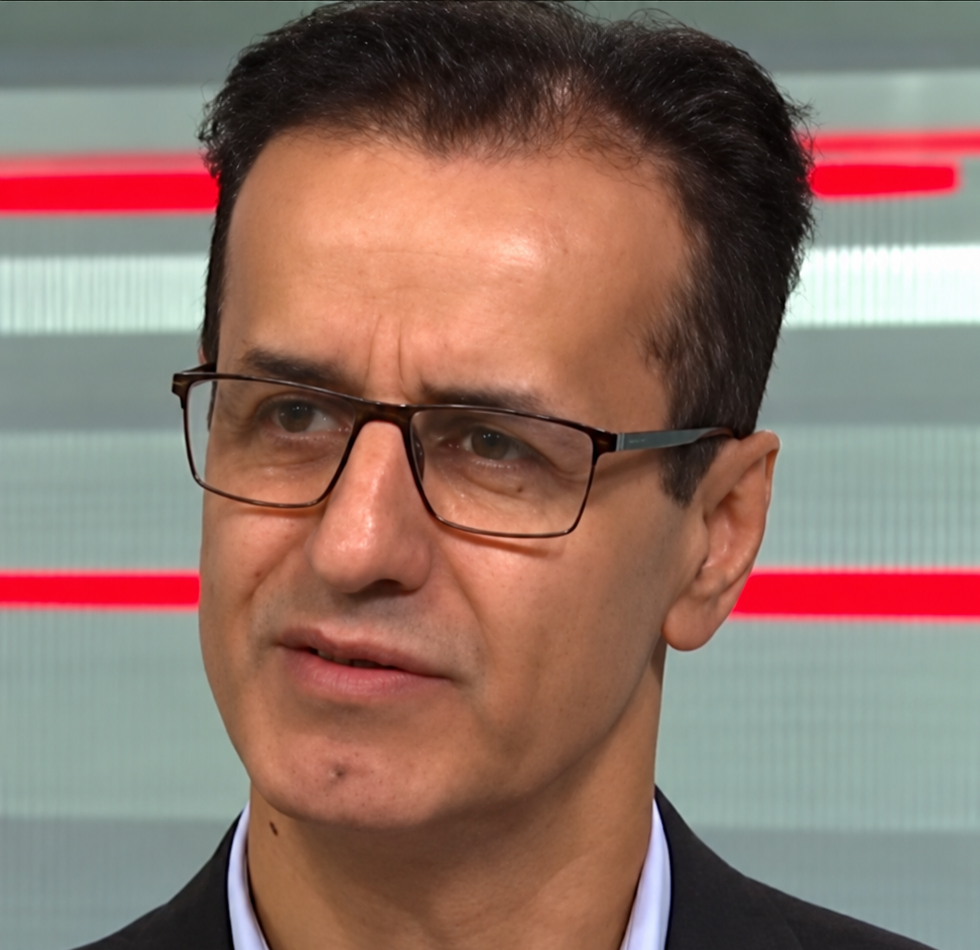 کارشناس تلویزیون: مرغ هنوز به قیمت واقعی نرسیده؛ تولیدکننده ضرر می‌کند؛ باید باز هم گران‌تر شود!