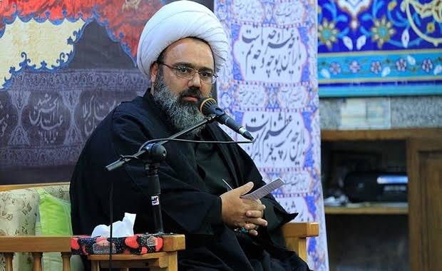 دانشمند: گفتند رئیسی ۵ کلاس بیشتر سواد ندارد، شما که دکتر هستید شما چیکار کردید؛ علت گرانی دلار و طلا را از کسانی که به آن‌ها رأی دادید بپرسید