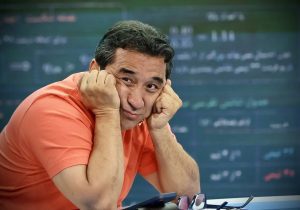 خداداد عزیزی: ۱۸ ساعت در راهیم؛ پنج بار فقط سگ‌ها وسایل ما را بازرسی کرده‌اند؛ ۲ سگ دنبال بچه ها افتاده بودند!