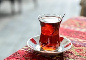 مصرف منظم و به اندازه چای میتواند باعث کاهش خطر بیماری‌های قلبی‌عروقی شود